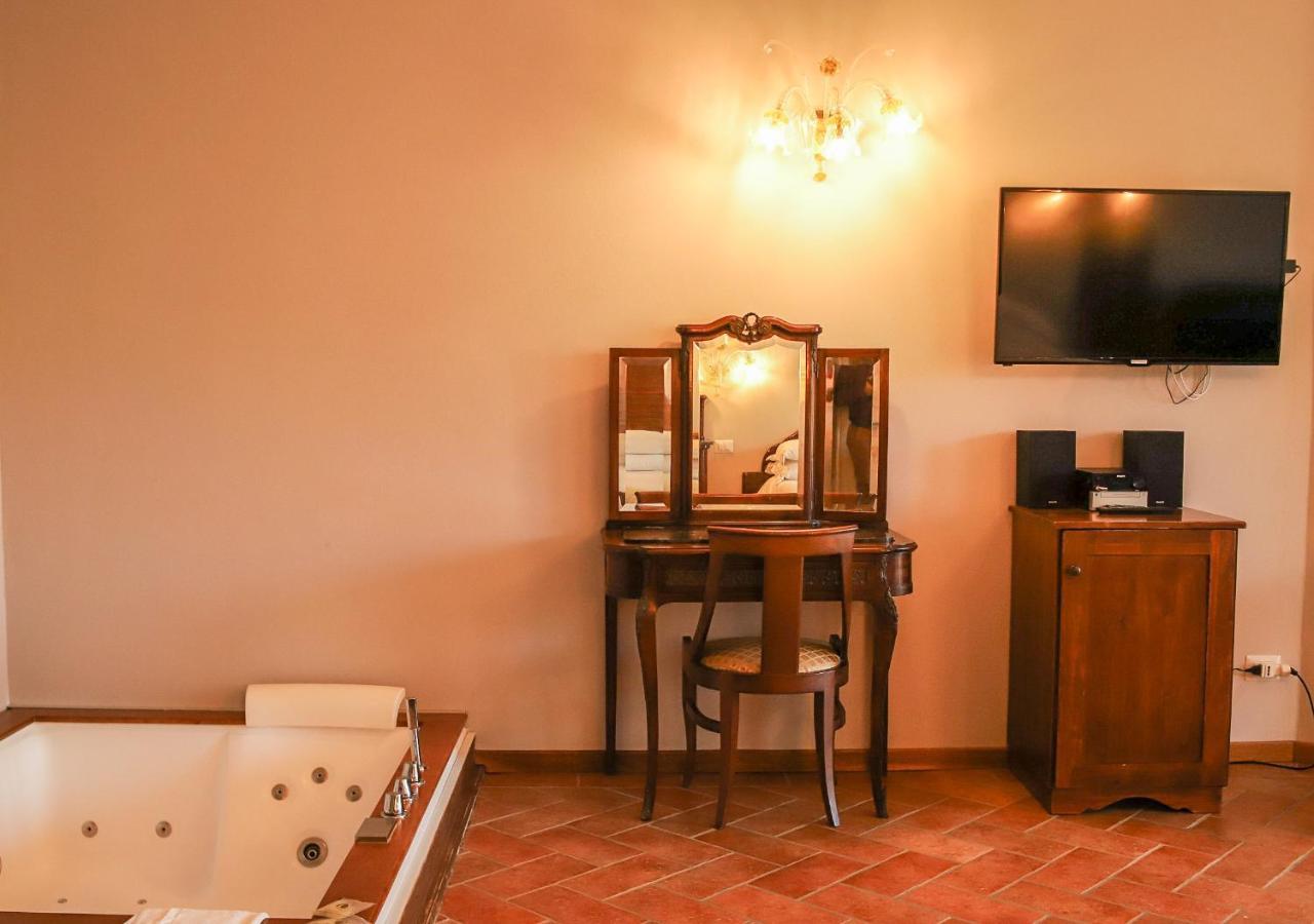 Borgo I Tre Baroni - Spa Suites & Resort Poppi Exterior foto